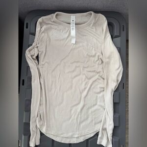 Lululemon Athletica hold tight long sleeve size 6